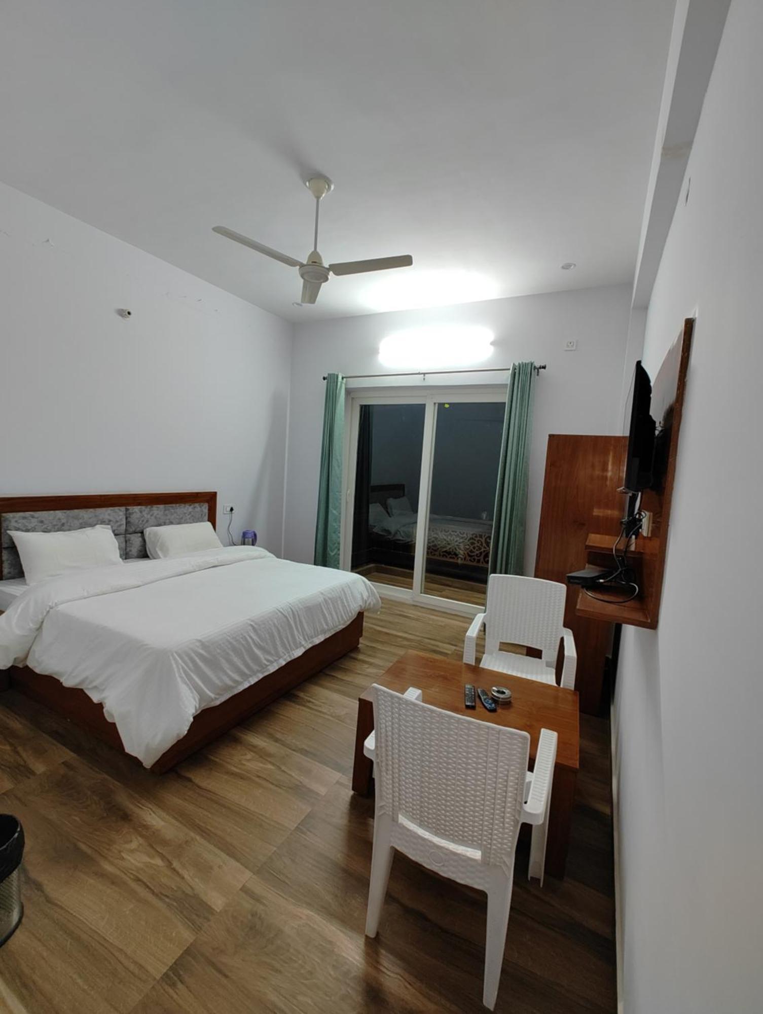 Hotel Anantam Residency Uttarkashi Phòng bức ảnh